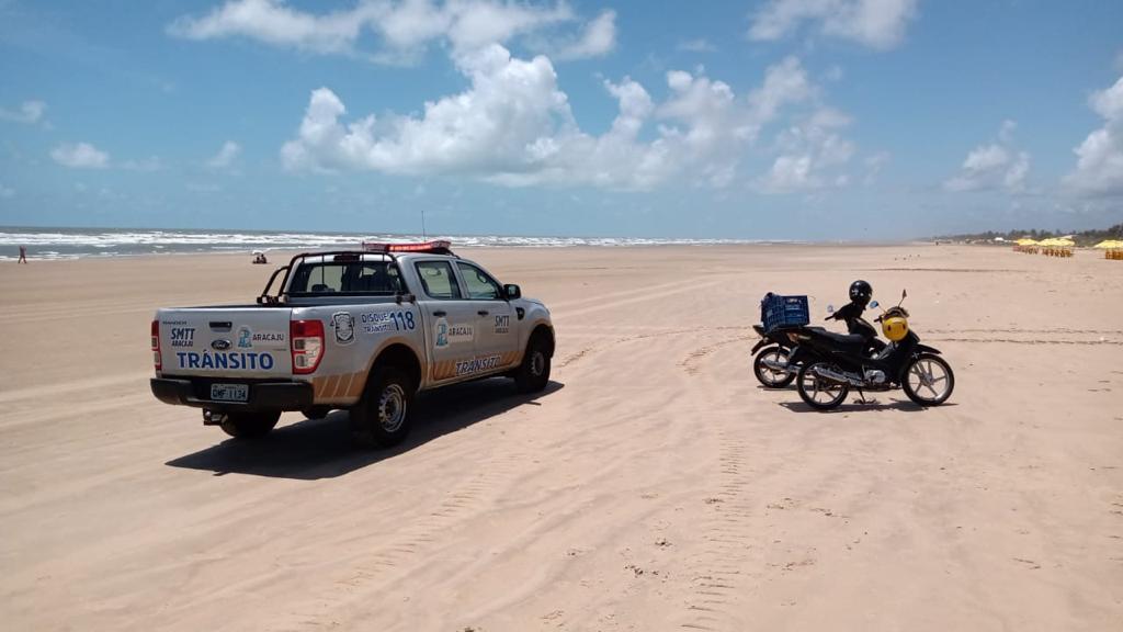 SMTT atua para coibir circulação de veículos não autorizados na faixa litorânea - SMTT Aracaju